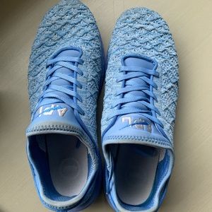 Women’s techloom phantom running sneakers in blue!